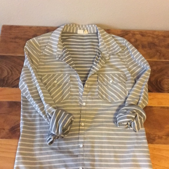 Button down Roxy top - Picture 1 of 3